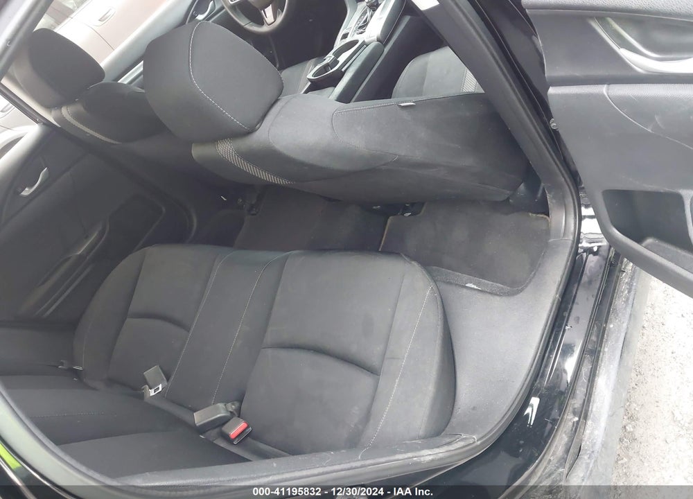 2019 HONDA CIVIC LX VIN: 2HGFC2F60KH582562