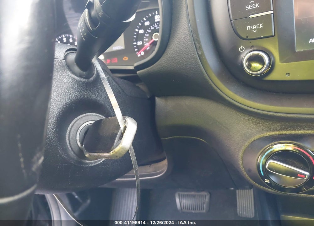2020 KIA SOUL VIN: KNDJ63AU0L7089571