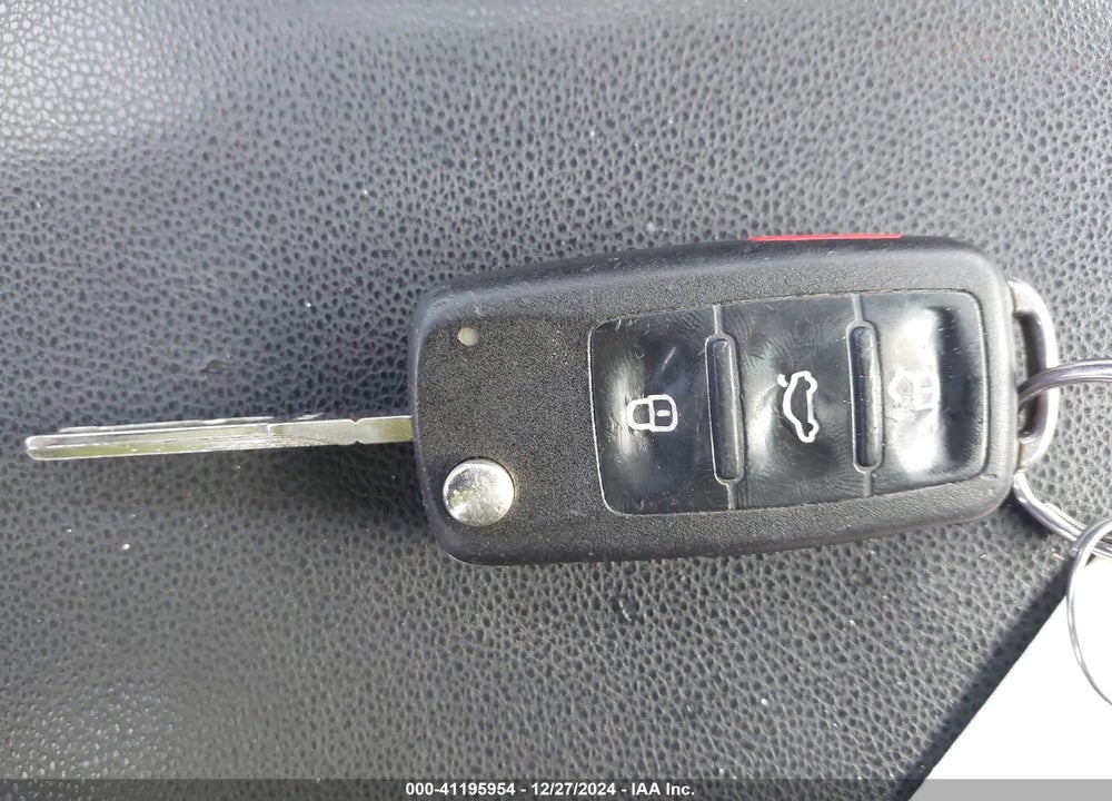 2012 VOLKSWAGEN BEETLE VIN: 3VWJP7AT8CM619137