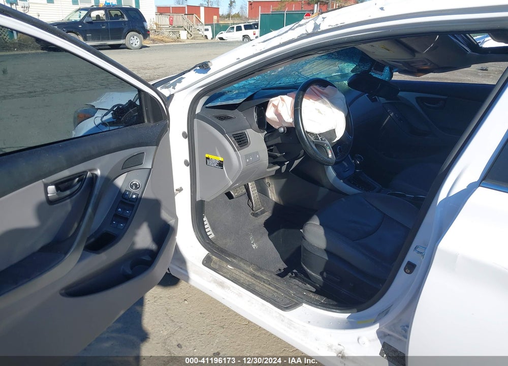 2015 HYUNDAI ELANTRA VIN: KMHDH4AH3FU423240