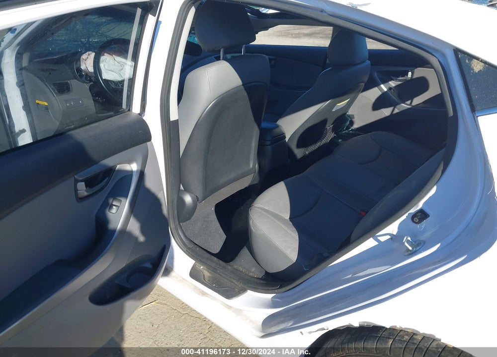 2015 HYUNDAI ELANTRA VIN: KMHDH4AH3FU423240