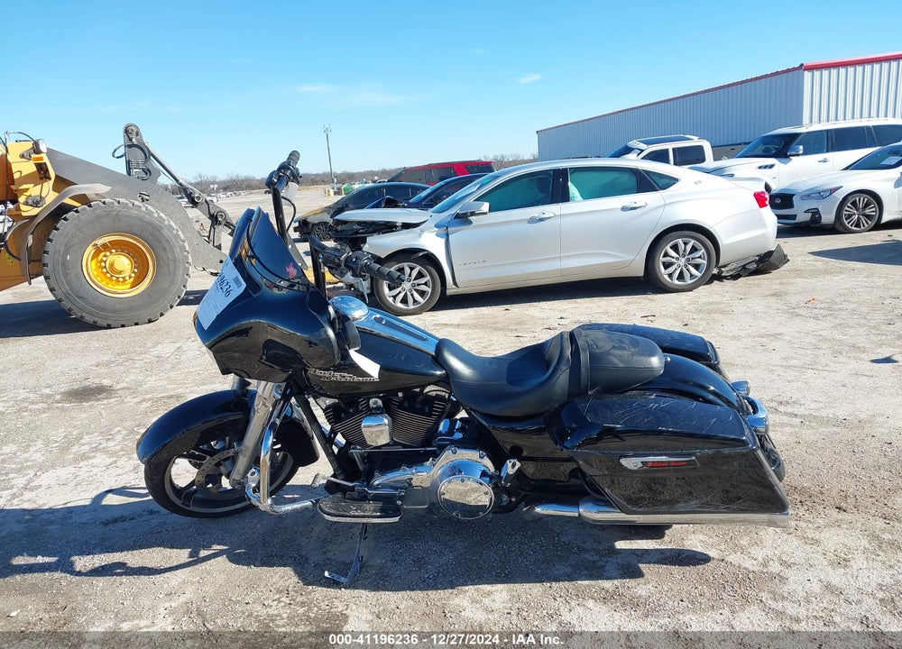2015 HARLEY-DAVIDSON FLHX STREET GLIDE VIN: 1HD1KBM11FB630022