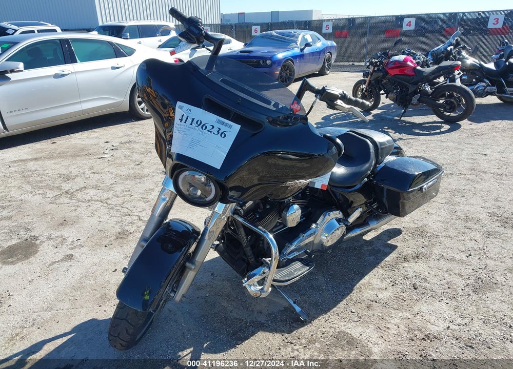 2015 HARLEY-DAVIDSON FLHX STREET GLIDE VIN: 1HD1KBM11FB630022