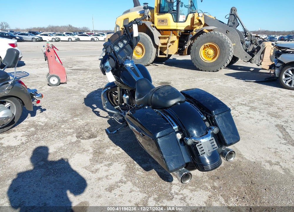 2015 HARLEY-DAVIDSON FLHX STREET GLIDE VIN: 1HD1KBM11FB630022