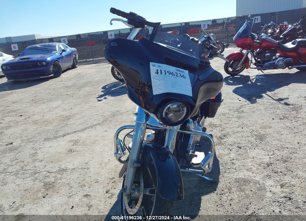 2015 HARLEY-DAVIDSON FLHX STREET GLIDE VIN: 1HD1KBM11FB630022