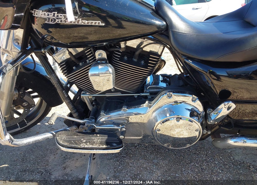2015 HARLEY-DAVIDSON FLHX STREET GLIDE VIN: 1HD1KBM11FB630022