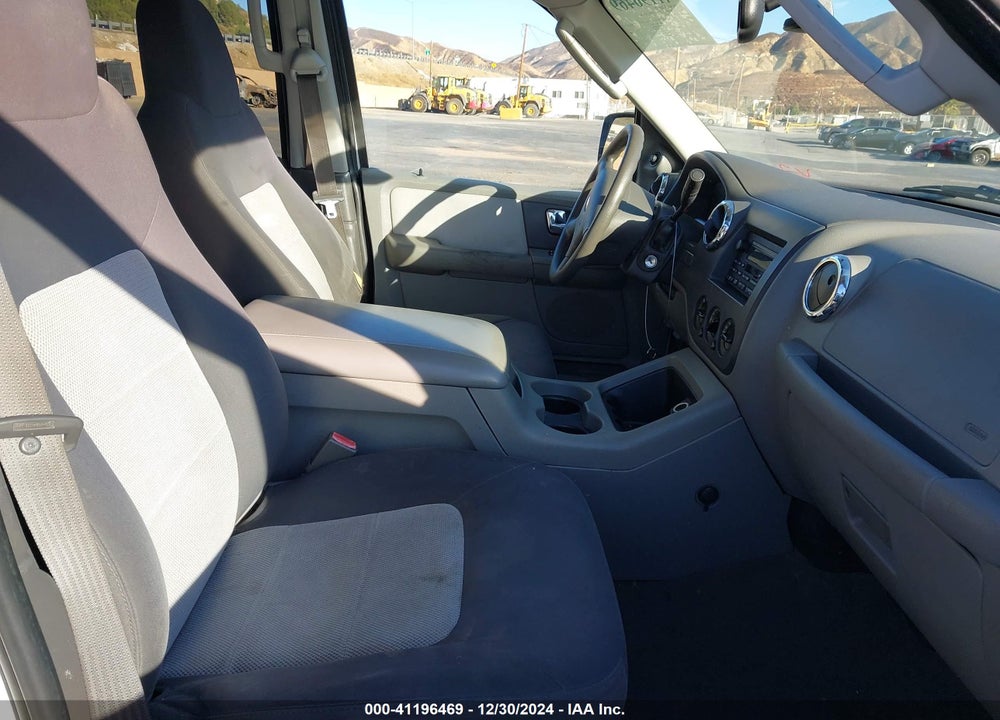 2005 FORD EXPEDITION XLT VIN: 1FMPU15555LA94780