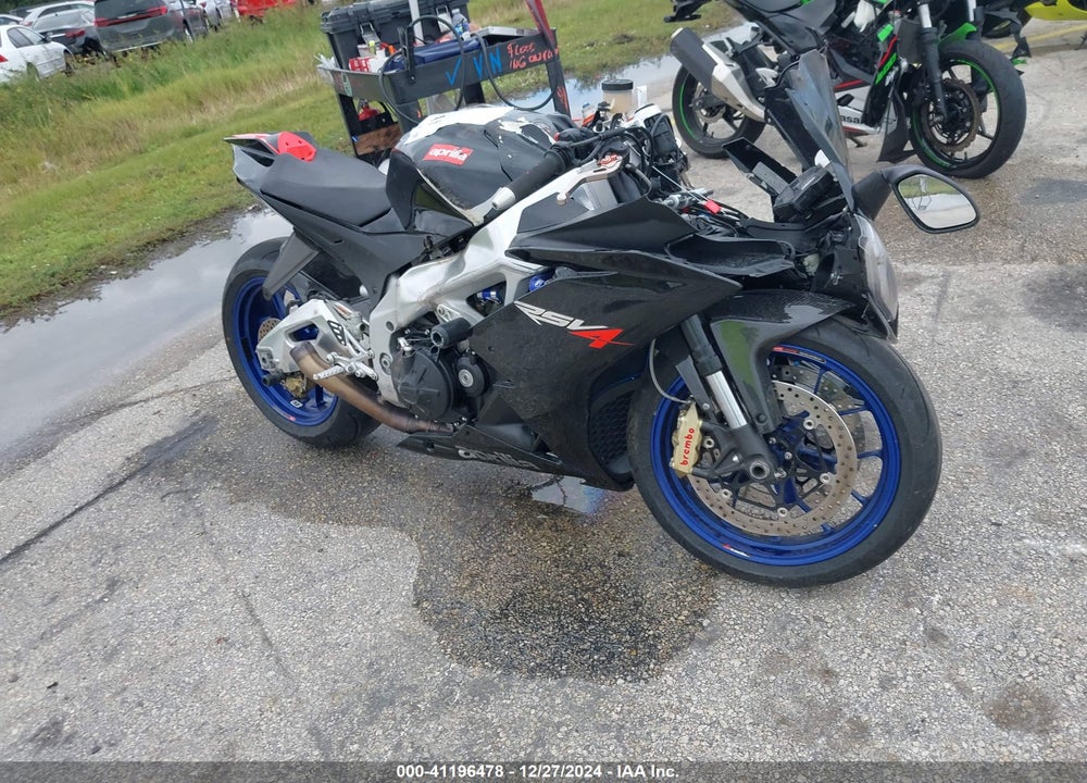 2010 APRILIA RSV4 R VIN: ZD4RKC018AS000026