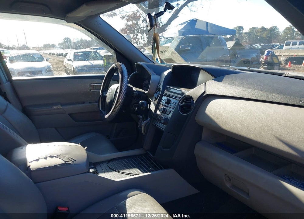 2015 HONDA PILOT LX VIN: 5FNYF4H22FB016001