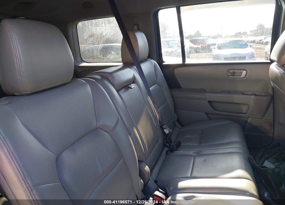 2015 HONDA PILOT LX VIN: 5FNYF4H22FB016001
