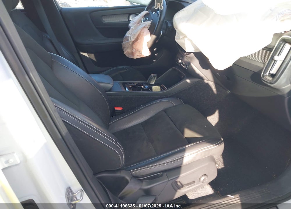2019 VOLVO XC40 T5 R-DESIGN VIN: YV4162UM7K2145150