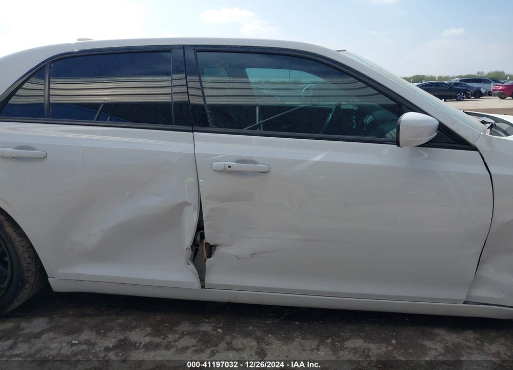2019 CHRYSLER 300 VIN: 2C3CCABG7KH682818
