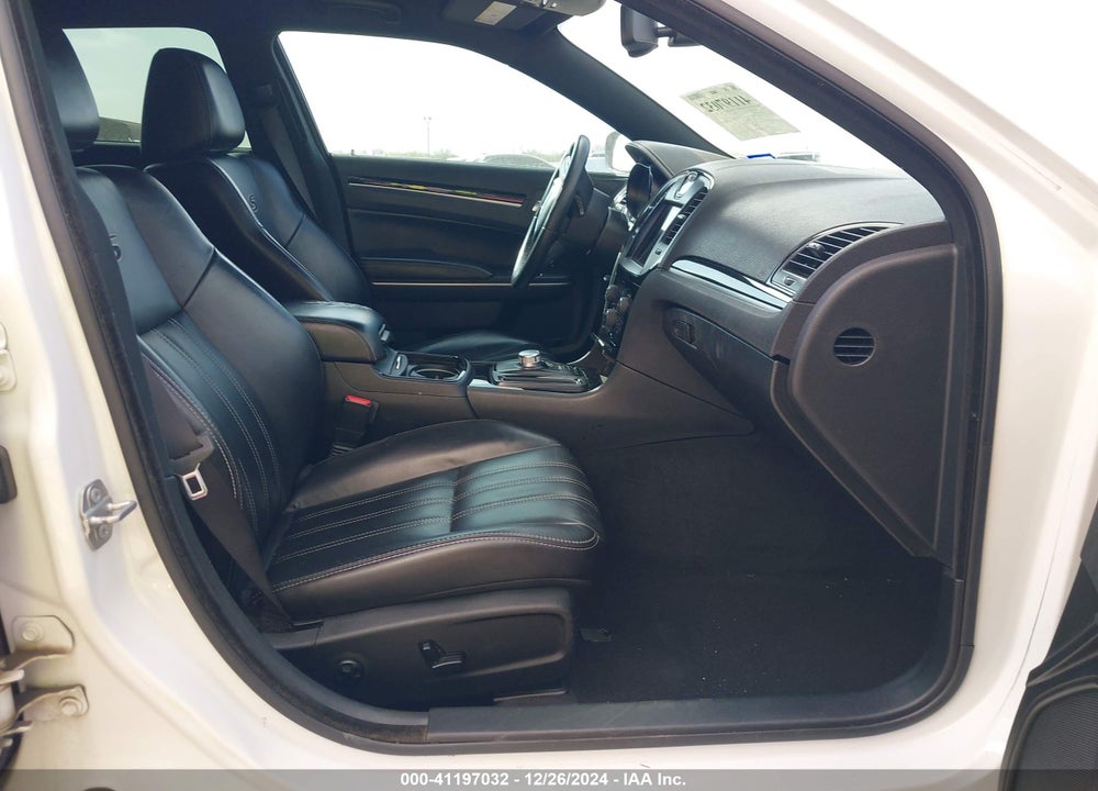 2019 CHRYSLER 300 VIN: 2C3CCABG7KH682818