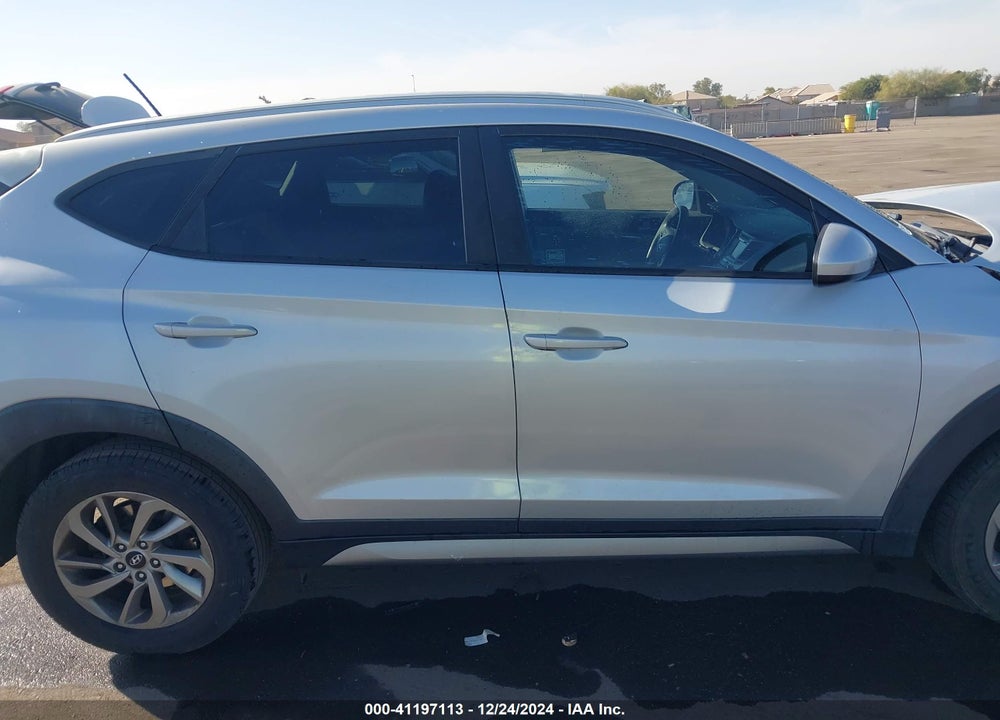 2017 HYUNDAI TUCSON SE VIN: KM8J33A4XHU269718