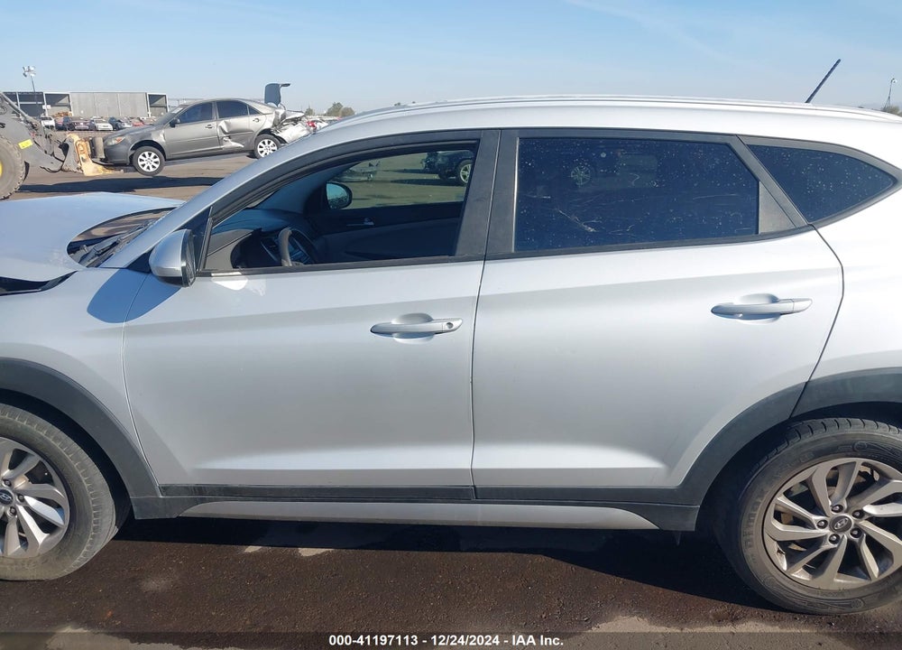 2017 HYUNDAI TUCSON SE VIN: KM8J33A4XHU269718