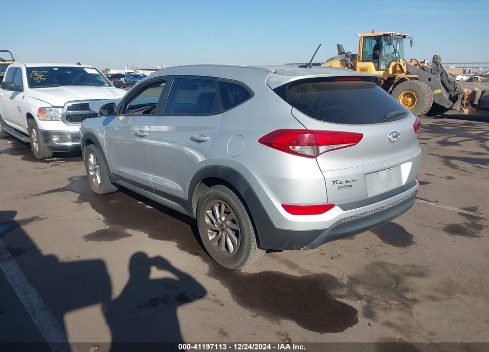2017 HYUNDAI TUCSON SE VIN: KM8J33A4XHU269718