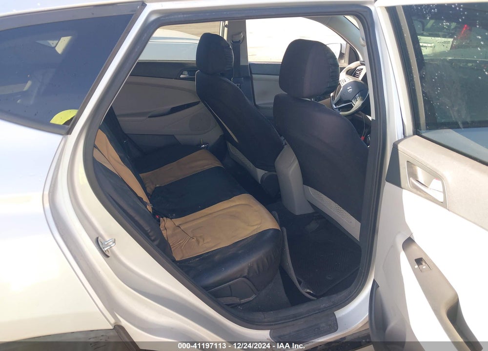 2017 HYUNDAI TUCSON SE VIN: KM8J33A4XHU269718