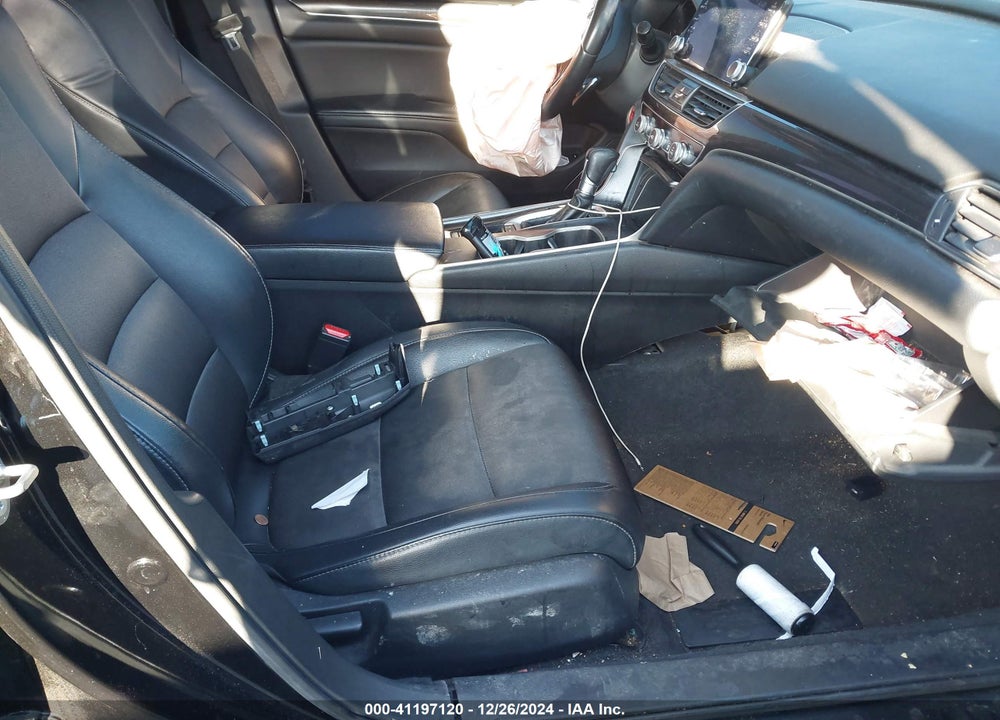 2018 HONDA ACCORD VIN: 1HGCV1F33JA185731