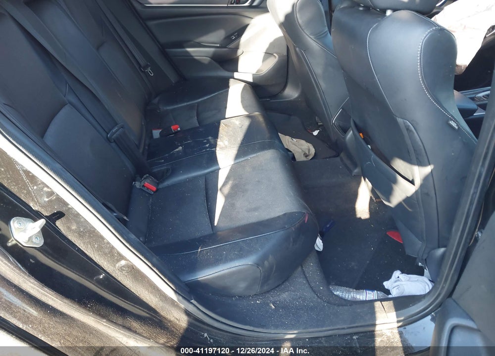 2018 HONDA ACCORD VIN: 1HGCV1F33JA185731