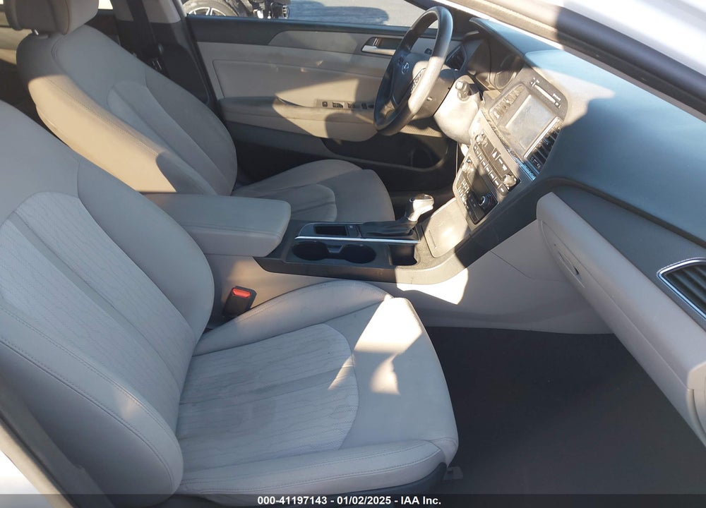 2017 HYUNDAI SONATA HYBRID SE VIN: KMHE24L1XHA059280