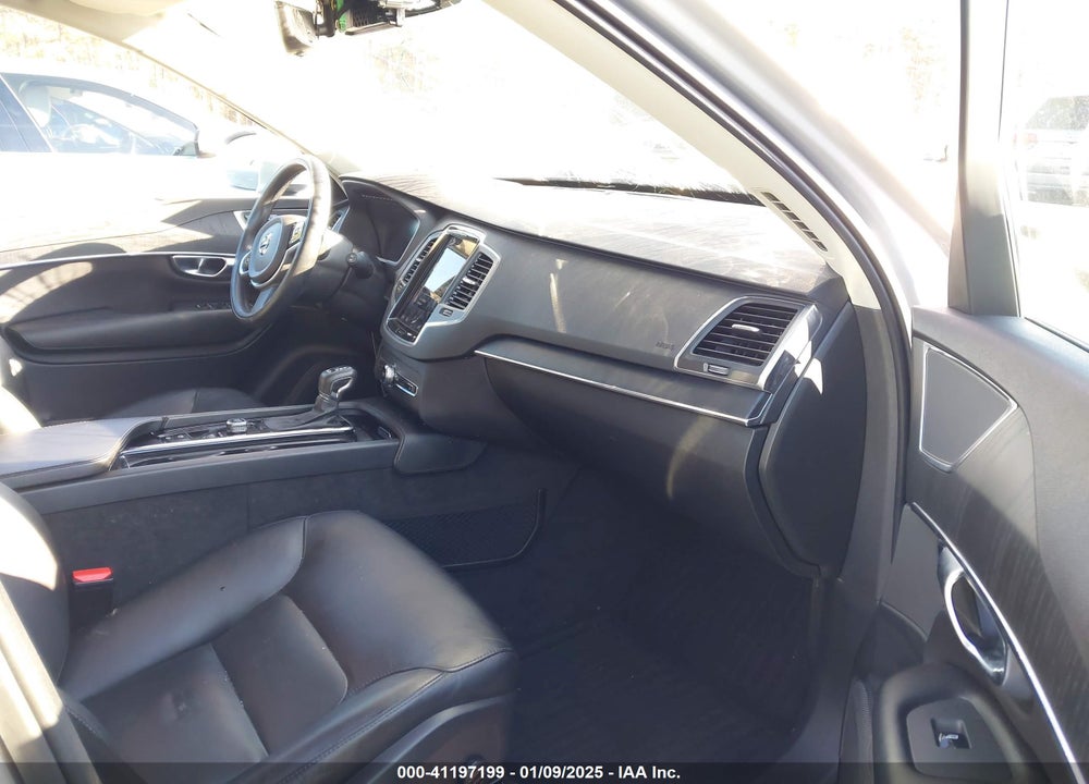 2020 VOLVO XC90 T5 MOMENTUM 7 PASSENGER VIN: YV4102CK0L1566572