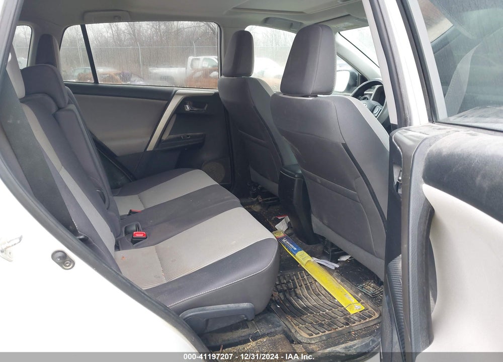 2015 TOYOTA RAV4 XLE VIN: 2T3WFREV7FW219575