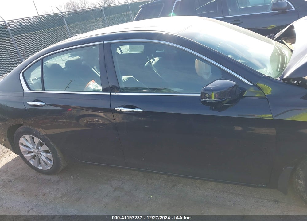2013 HONDA ACCORD VIN: 1HGCR3F88DA045416