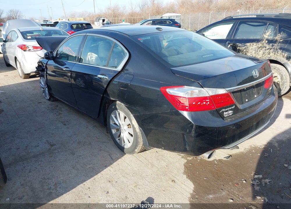 2013 HONDA ACCORD VIN: 1HGCR3F88DA045416
