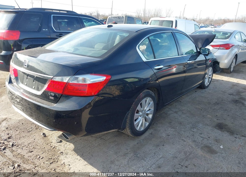 2013 HONDA ACCORD VIN: 1HGCR3F88DA045416