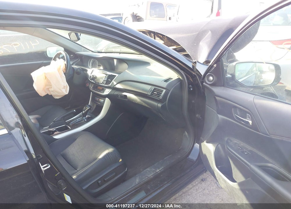 2013 HONDA ACCORD VIN: 1HGCR3F88DA045416