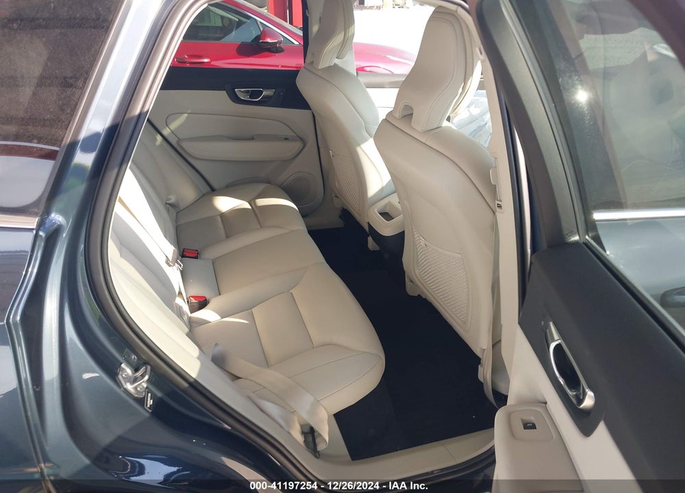 2021 VOLVO XC60 T5 MOMENTUM VIN: YV4102RK8M1739148