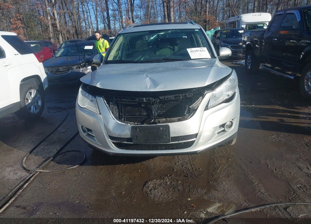 2011 VOLKSWAGEN TIGUAN SE VIN: WVGAV7AX9BW521711