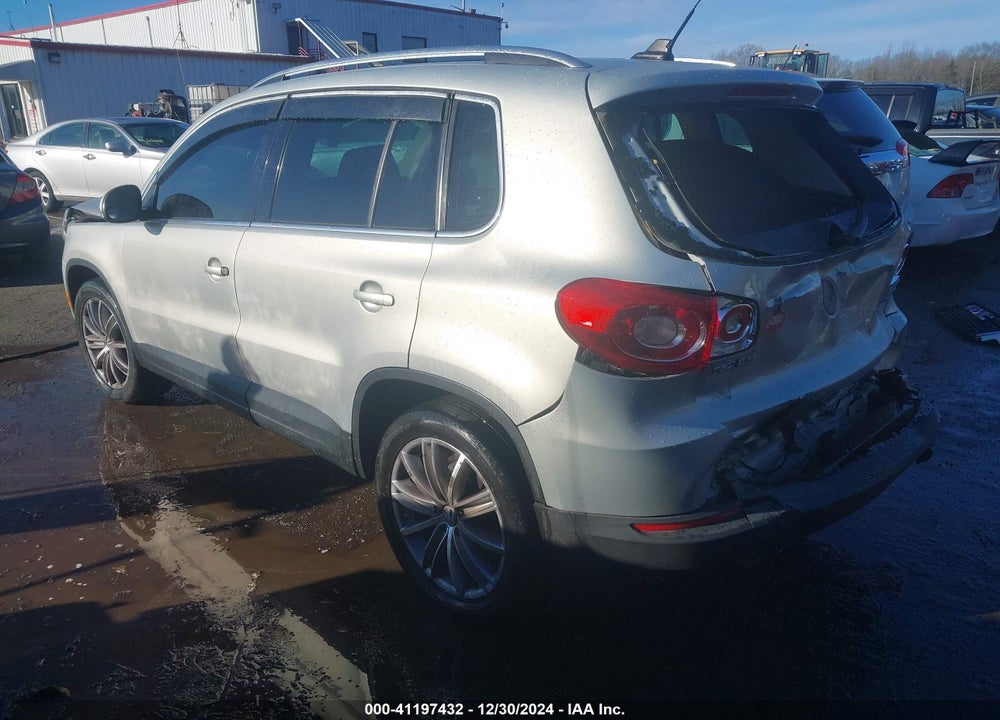 2011 VOLKSWAGEN TIGUAN SE VIN: WVGAV7AX9BW521711