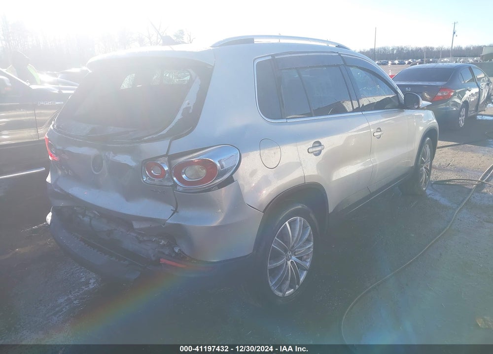 2011 VOLKSWAGEN TIGUAN SE VIN: WVGAV7AX9BW521711