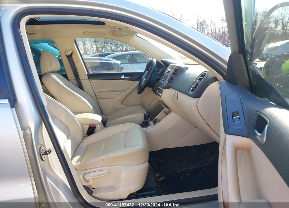 2011 VOLKSWAGEN TIGUAN SE VIN: WVGAV7AX9BW521711