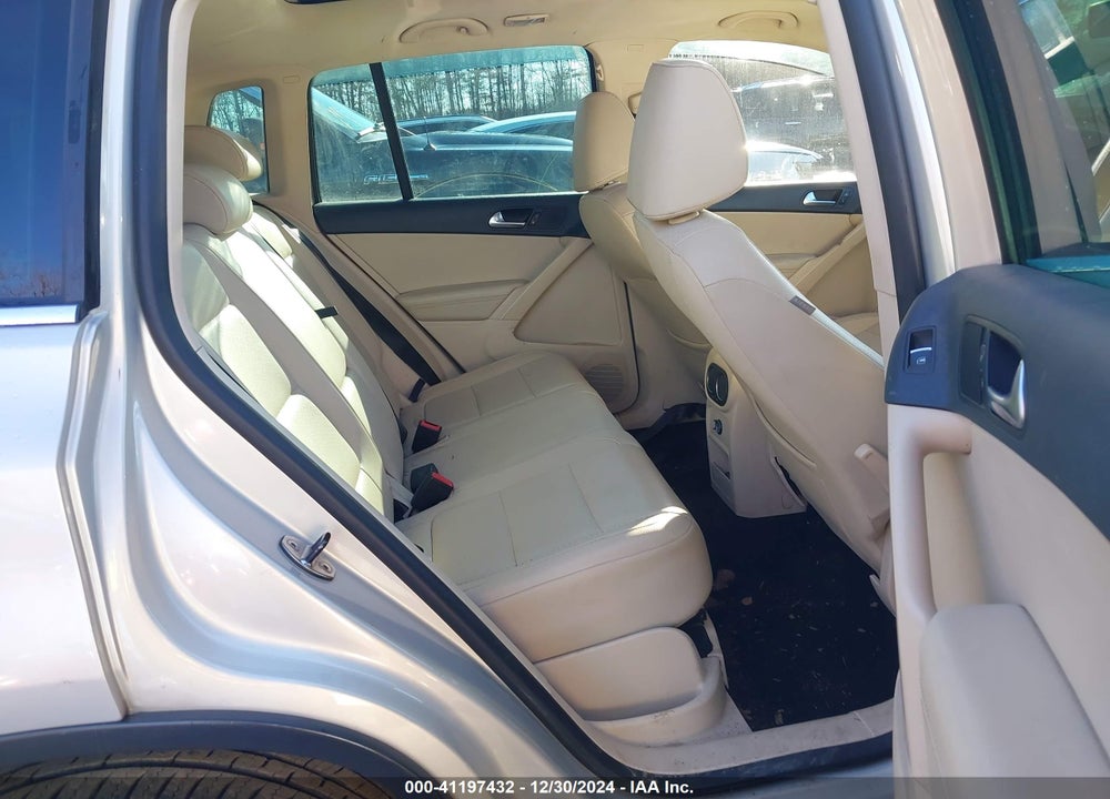 2011 VOLKSWAGEN TIGUAN SE VIN: WVGAV7AX9BW521711