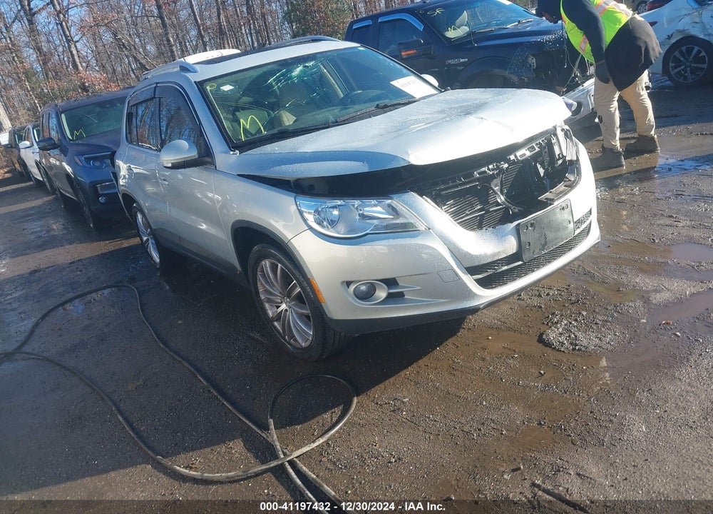 2011 VOLKSWAGEN TIGUAN SE VIN: WVGAV7AX9BW521711