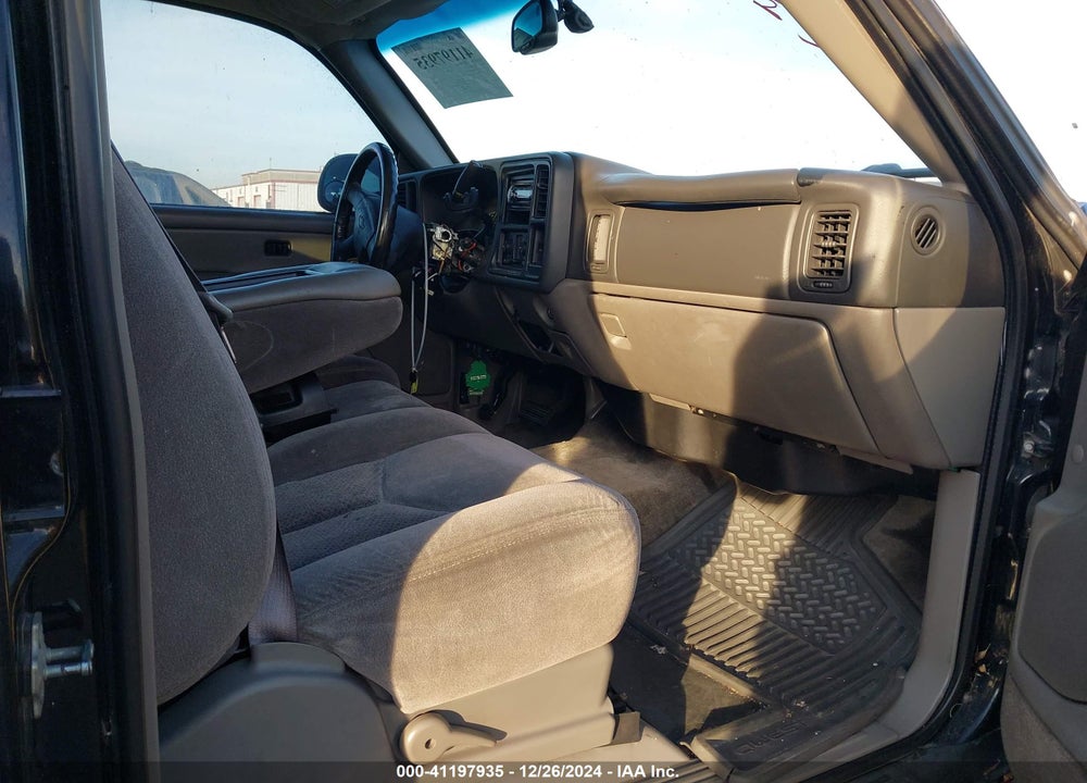 2004 CHEVROLET TAHOE LS VIN: 1GNEC13V34R256300