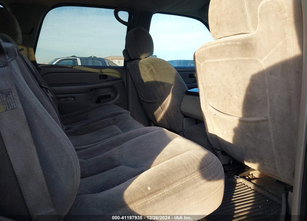 2004 CHEVROLET TAHOE LS VIN: 1GNEC13V34R256300