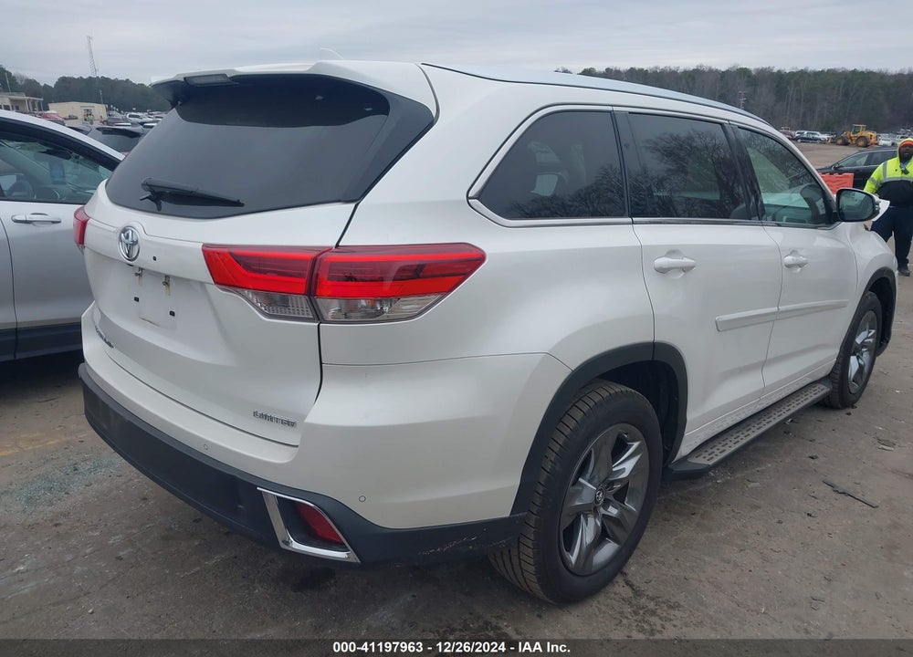 2017 TOYOTA HIGHLANDER LIMITED/PLATINUM VIN: 5TDYZRFH5HS224268