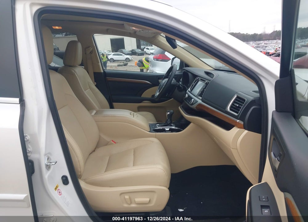 2017 TOYOTA HIGHLANDER LIMITED/PLATINUM VIN: 5TDYZRFH5HS224268