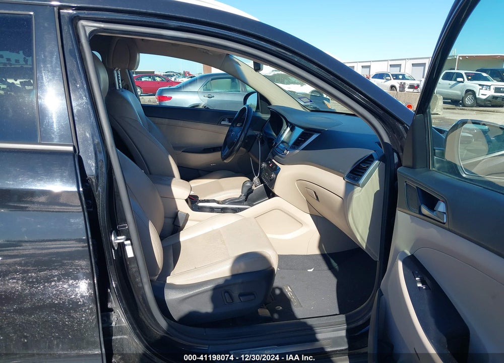 2017 HYUNDAI TUCSON LIMITED VIN: KM8J33A26HU298812