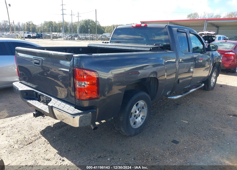 2011 CHEVROLET SILVERADO 1500 LT VIN: 1GCRCSE09BZ190575