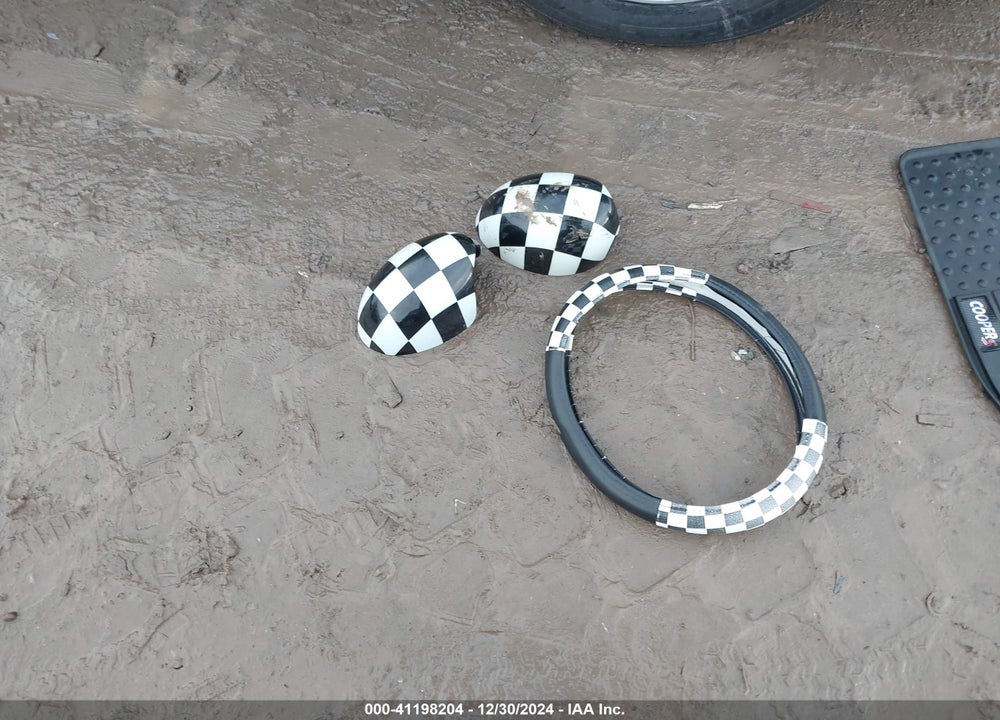 2012 MINI COOPER S VIN: WMWSV3C55CTY28922