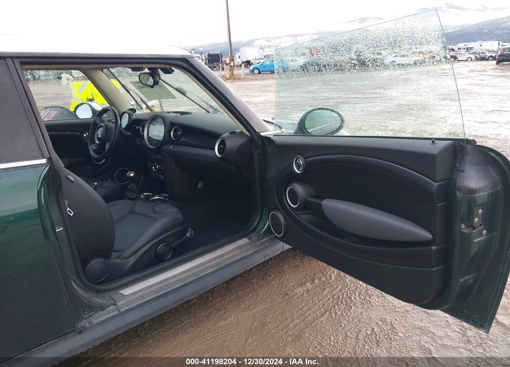 2012 MINI COOPER S VIN: WMWSV3C55CTY28922