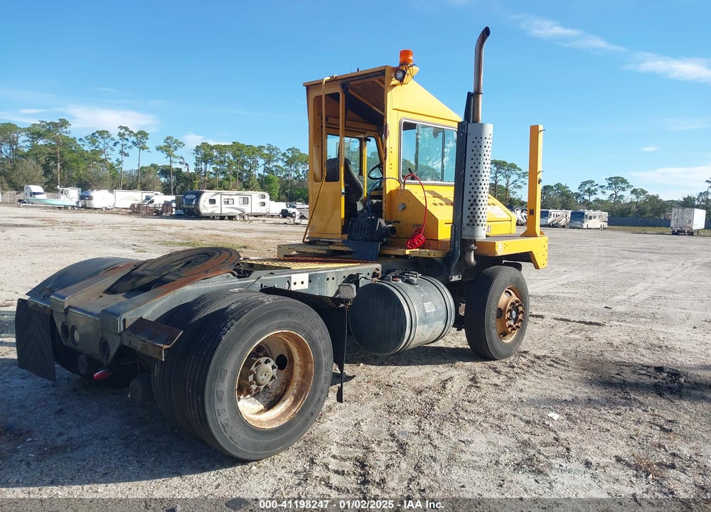 2015 OTTAWA YARD TRACTOR VIN: 336724
