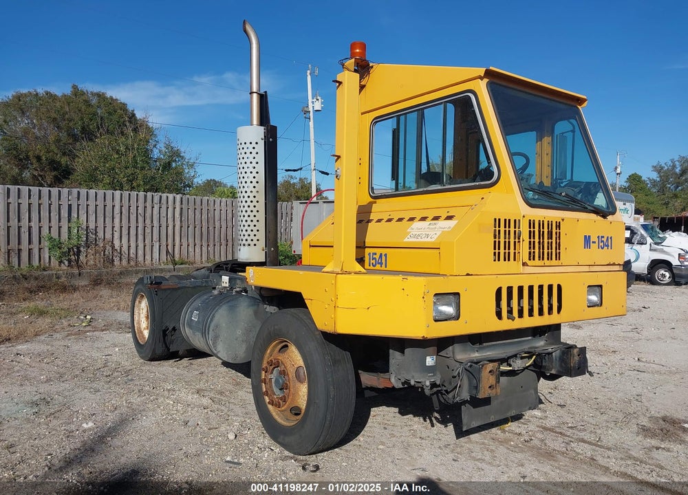 2015 OTTAWA YARD TRACTOR VIN: 336724