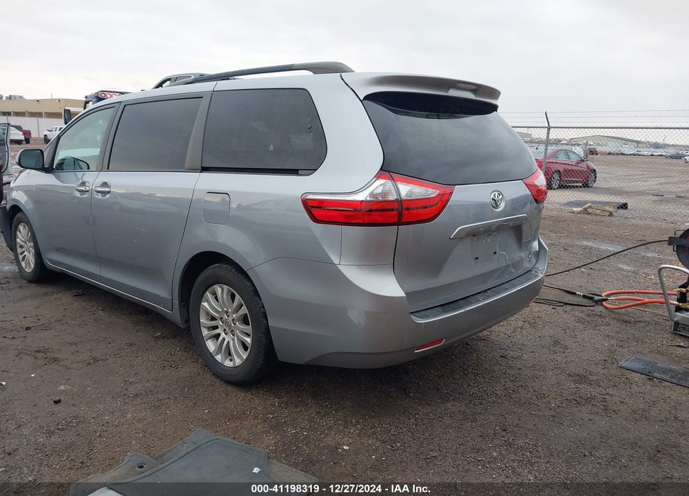 2015 TOYOTA SIENNA XLE 8 PASSENGER VIN: 5TDYK3DC4FS539519