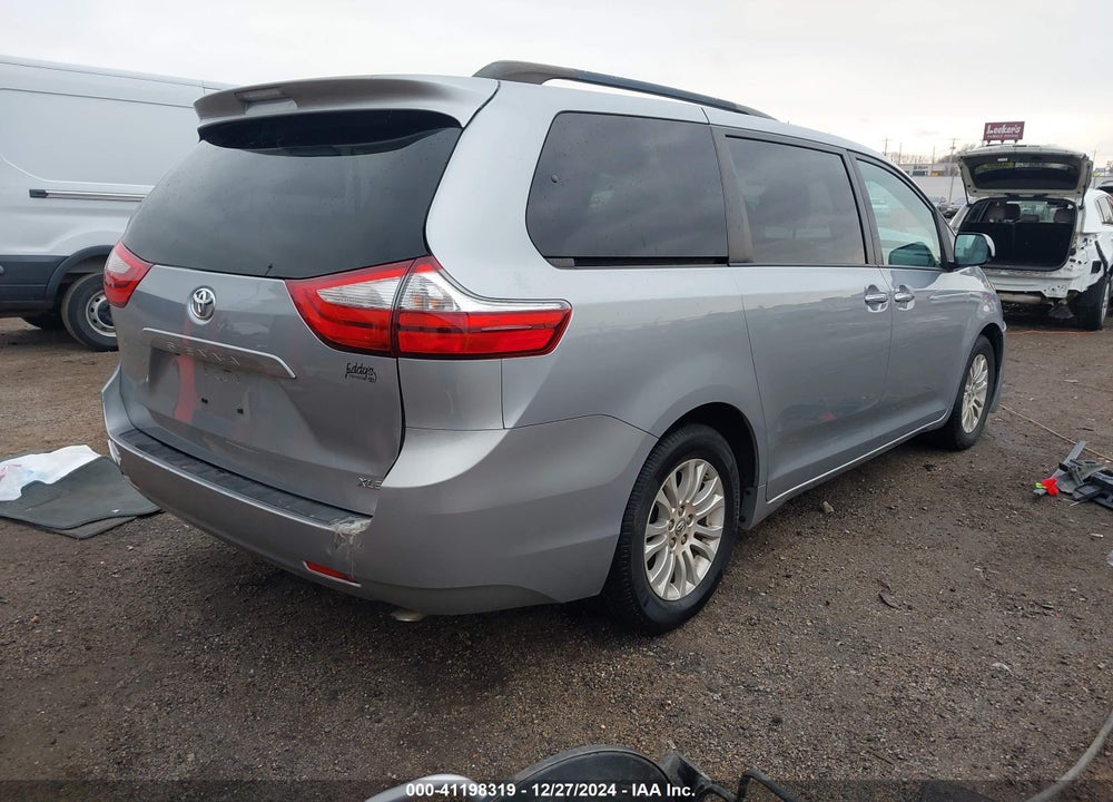 2015 TOYOTA SIENNA XLE 8 PASSENGER VIN: 5TDYK3DC4FS539519
