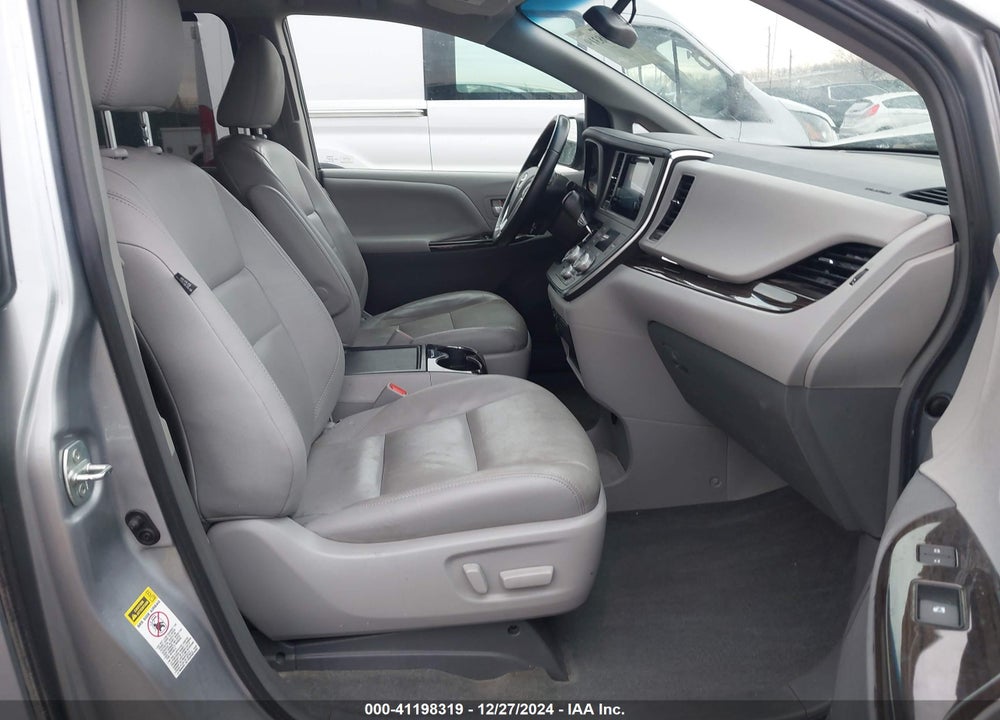 2015 TOYOTA SIENNA XLE 8 PASSENGER VIN: 5TDYK3DC4FS539519